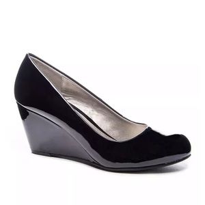 NWOT Chinese Laundry Nima Wedge Heel Pump